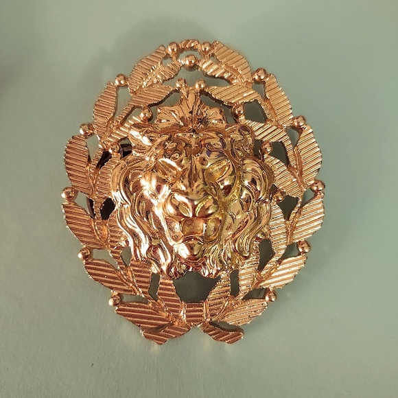 3D Gold Lion's Head Brooch - HTF - Picture 5 of 11